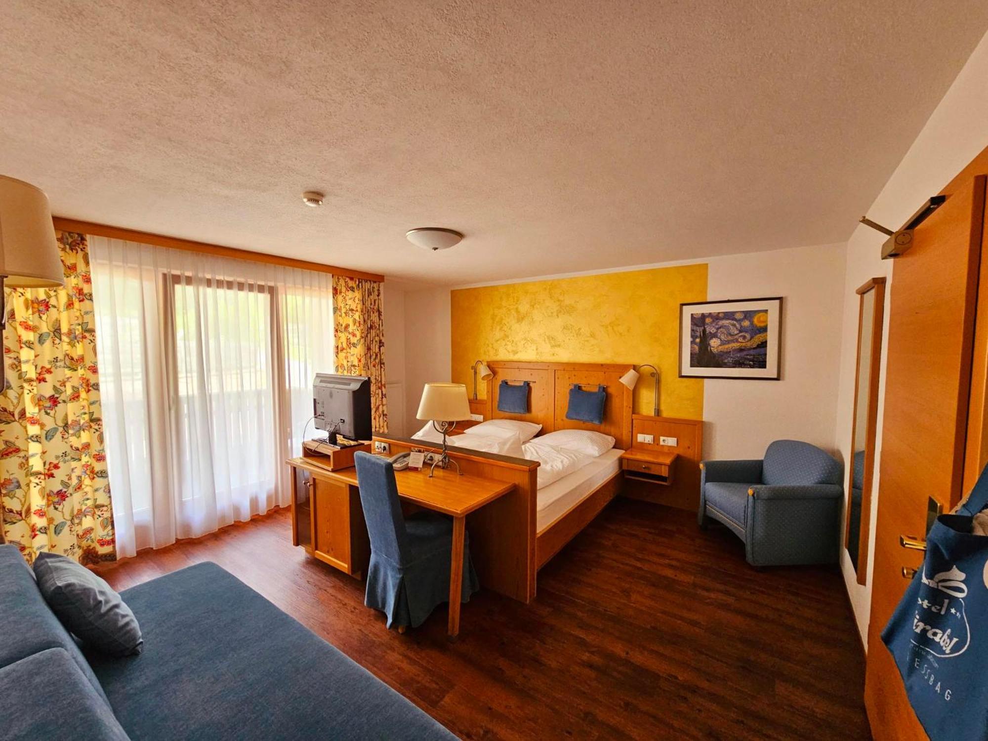 Mirabel Hotel St. Vigil